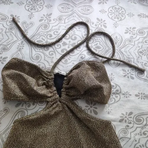 Vestido dorado lindo 