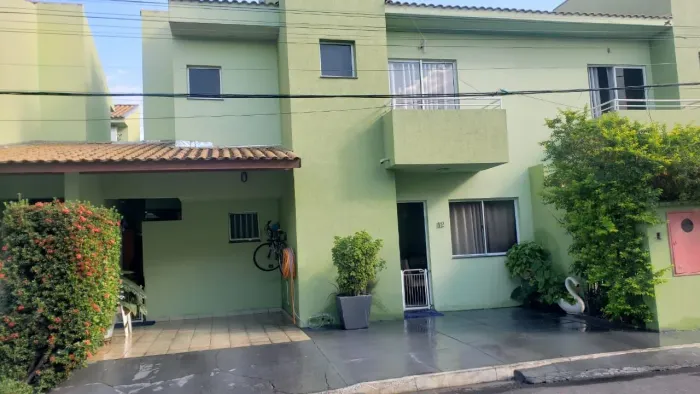 Vende-se sobrado no Condomínio Maison Vert em Várzea Grande-MT 