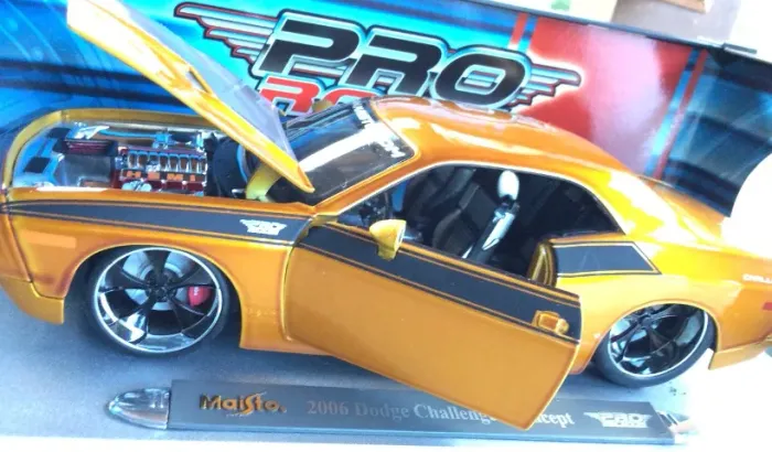 Miniatura 1:18 Dodge Challenger Concept 2006 Laranja Metalic