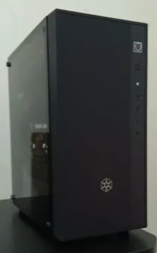 Gabinete Fara R1 Silverstone