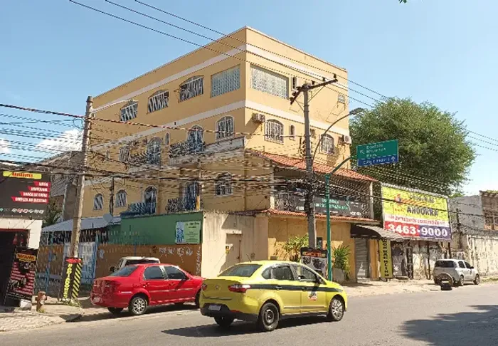 Prédio comercial de 04 andares com 1000 metros quadrados.
