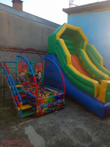 CAMA ELÁSTICA PISCINA DE BOLINHAS E BRINQUEDOS INFLÁVEIS PARA FESTAS INFANTIS