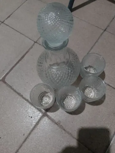 Decanter com 4 taças
