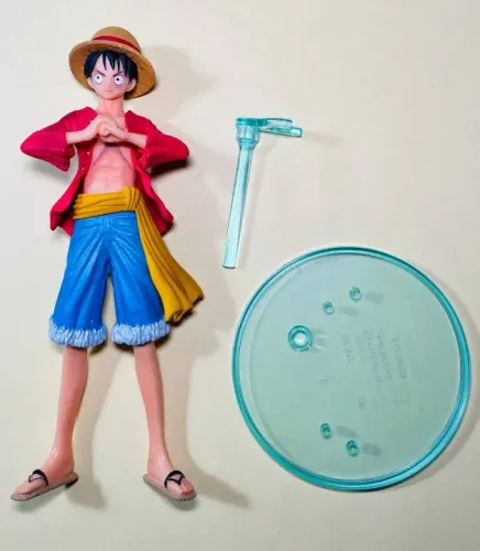 Monkey D. Luffy - One Piece - miniatura altura 13 cm - Bandai 2011 - boneco anime mangá