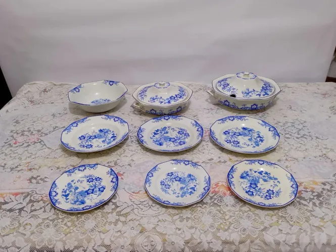 Conjunto de louças antigas