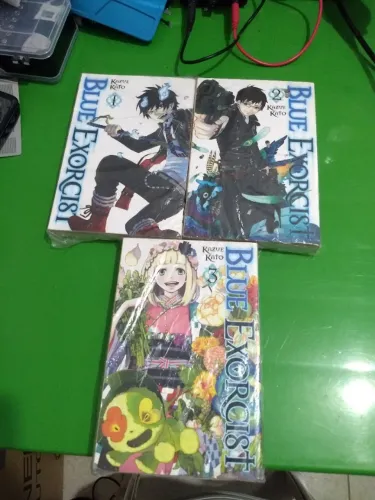 Mangás Blue exorcist (EM INGLÊS) - Vol 1, 2 e 3 Kuroko no basket - vol 1