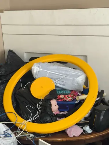 Luminária de teto em led amarela