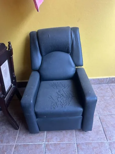 Poltrona Reclinável Preto viúvo (troco por algo do meu interesse) 