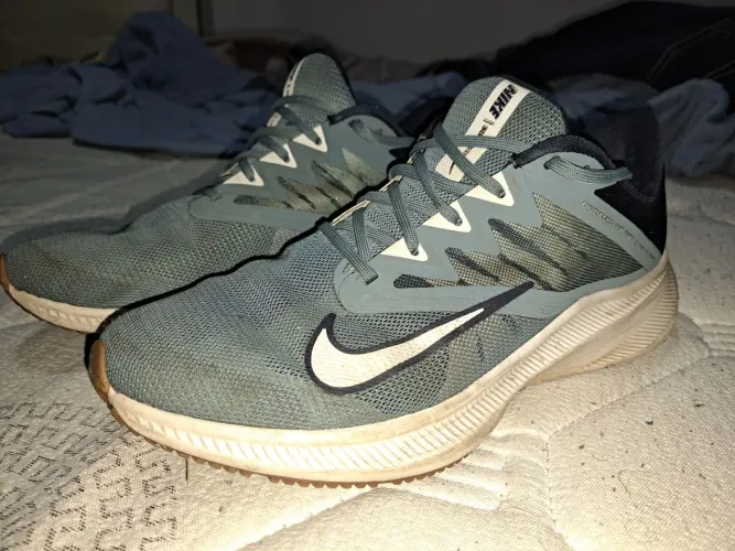 Tenis Nike Quest