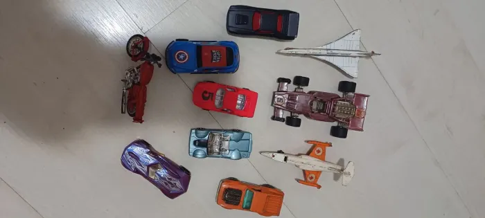 Coleção de Carrinhos e Aviãozinhos