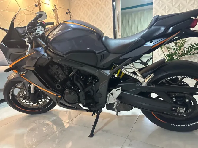 Linda CBR650R impecável 