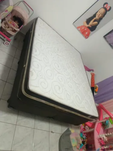 Cama queen size grátis entrega e travesseiro