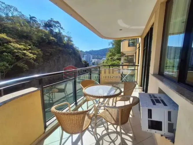 Apartamento : / Residencial / Laranjeiras