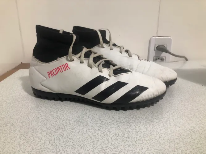 Chuteira Adidas Predator botinha society