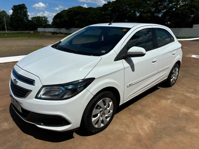 Onix 1.4 Lt completo aceito carro ou moto de menor valor ou financio em até 60x