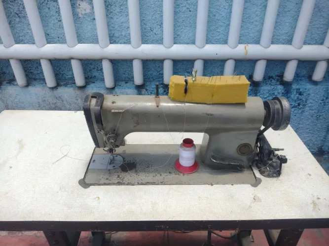Máquina de costura industrial marca pfaff