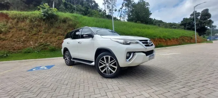 Toyota Hilux SW4 SRX 4X4 2.8 TDI 16V Dies. Aut. 2017