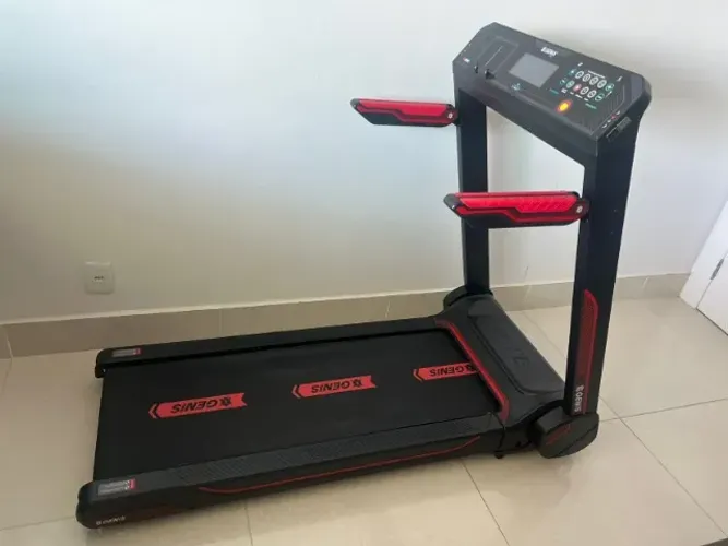 Esteira Ergométrica Dobrável GT 2500 Genis semi nova