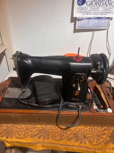 Máquina de Costura Singer 15C Antiga com Pedal - Funcionando