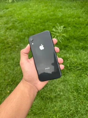 iPhone XR 128GB preto - Seminovo