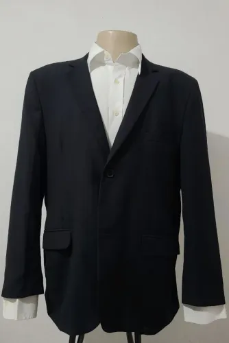Blazer Slim Preto Nº 48/50, bonito, elegante, confortável.