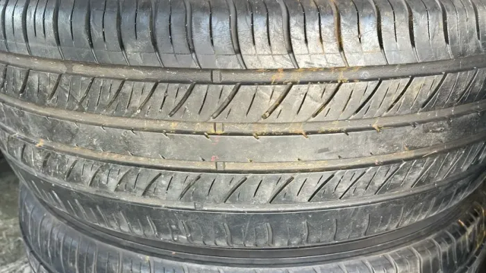 Pneu 235/60/18 Kenda 80 % Vida util.