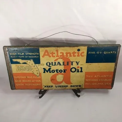 DECORAÇÃO DE AMBIENTES - ANTIGA LATA de ÓLEO Americana da ATLANTIC, no suporte de madeira
