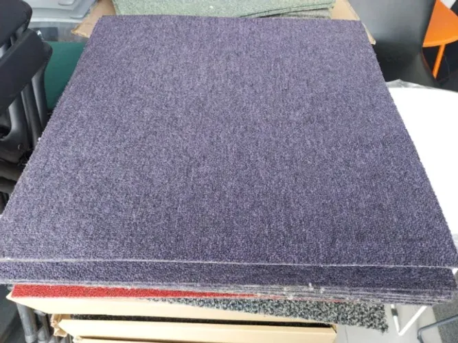 Placas de Carpetes para escritório - Usados em excelente estado de conservação