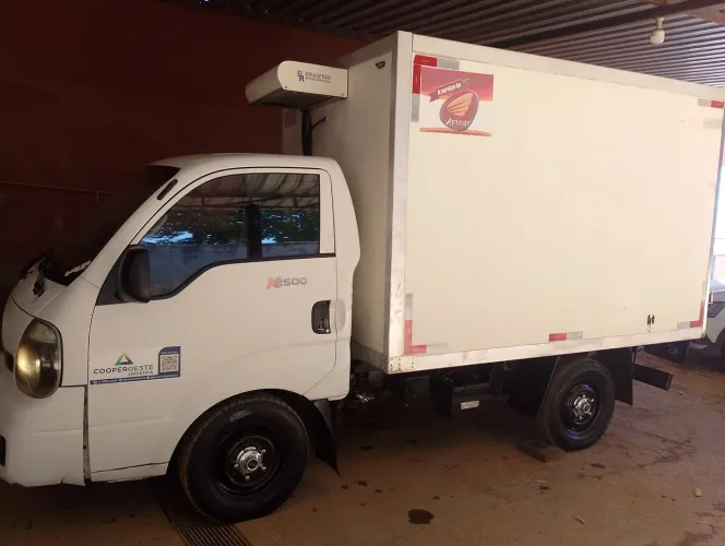 KIA bongo K 2500 turbo 2.5 diesel baú refrigerado