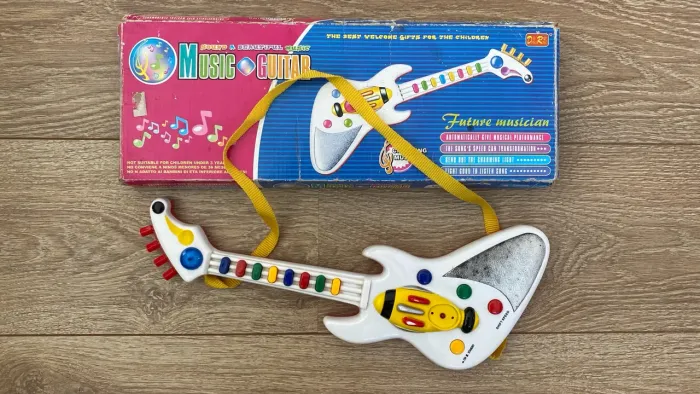 #L31 - Guitarra infantil musical