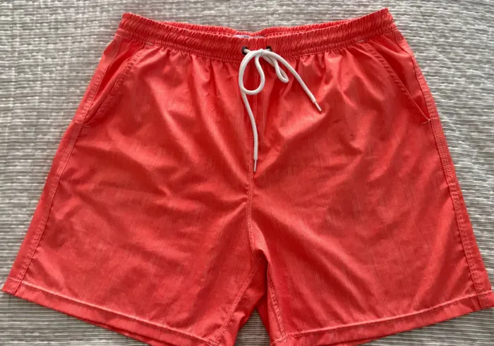 Short masculino, cor de verão 