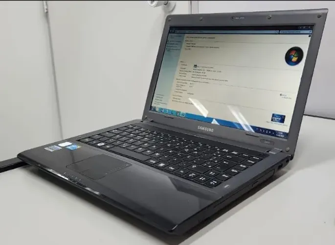 Notebook SAMSUNG R440 - Preto/ Intel Core I3 NP-R440-JD05BR