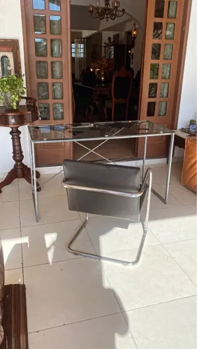 Conjunto de mesa e cadeira de escritório