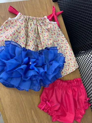 Conjunto Infantil: Jardineira e Shorts