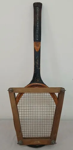 Antiga raquete de tênis de madeira indusport fantastic