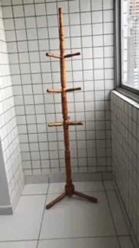 Cabideiro de Chão / Arara de roupas 10 ganchos madeira / Cabide organizador de roupa