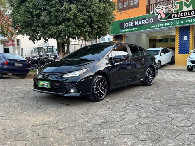 Corolla GR-Sport 2025 com teto solar 