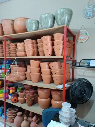 Vasos de barro para plantas - diversos tamanhos