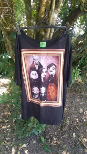 Camiseta plus size Gudamagoo Família Addams