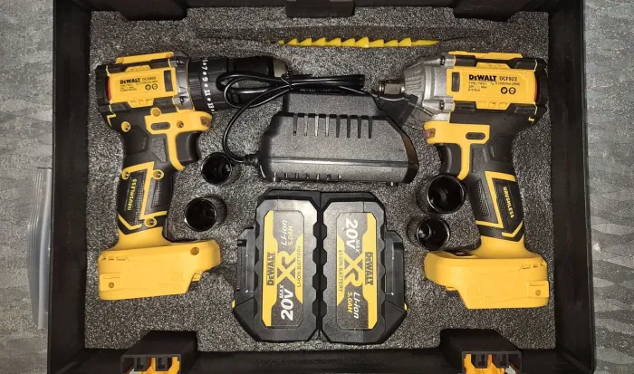 Kit DeWALT Brushless Parafusadeira/Furadeira e Chave de Impacto