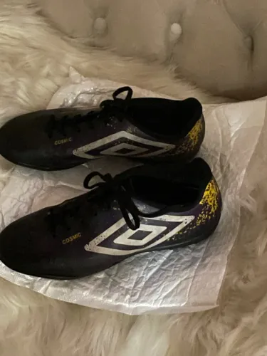 Linda Chuteira Umbro Estado de Nova num 39 por 90,00