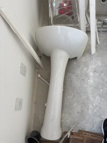 Pia para banheiro de cerâmica 84 alt X 48 de largura
