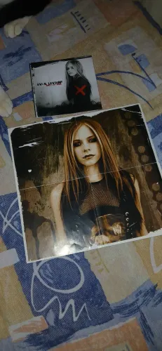 Avril lavigne encarte e poster album Under my skin