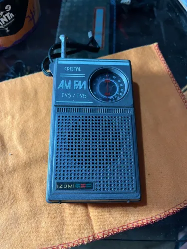 rádio portátil Izume Cristal tv5 tv6