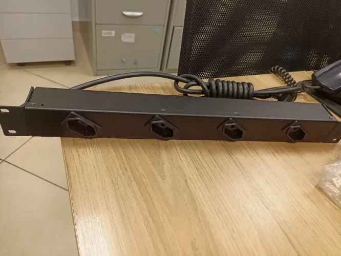 Régua rack 4 tomadas 10A