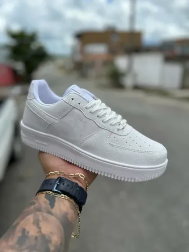 Título:Tênis Casual Masculino - Estilo Urbano e Conforto Diário