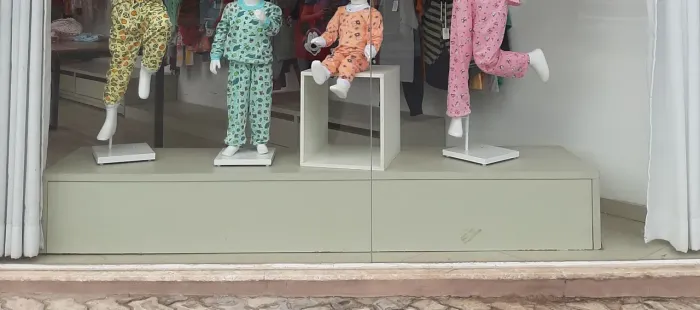 OPORTUNIDADE - 3 bancadas com gavetas 