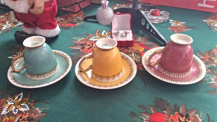 Xícaras coloridas em porcelana para café Checoslováquia de
