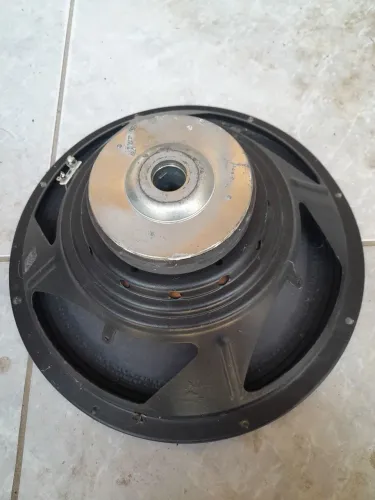 Alto falante 15 polegadas.