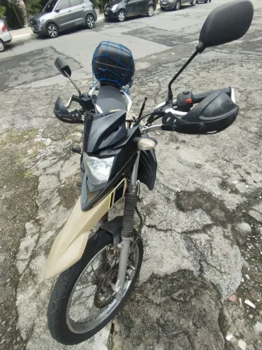 Moto em excelente estado revisão em dia!